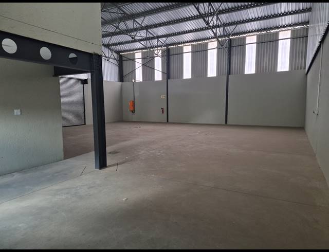 300M² WAREHOUSE TO LET IN WYCHWOOD
